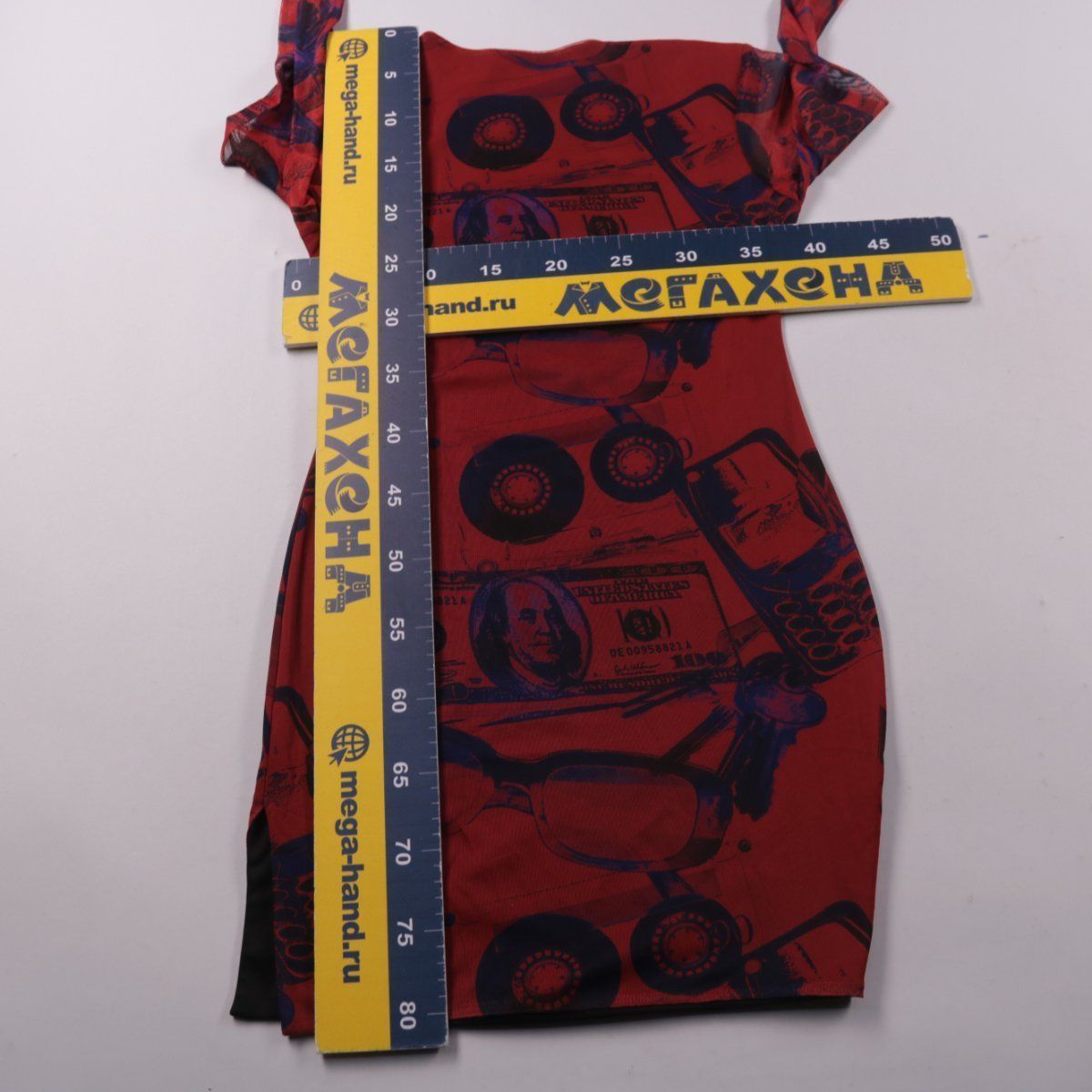 платье PrettyLittleThing