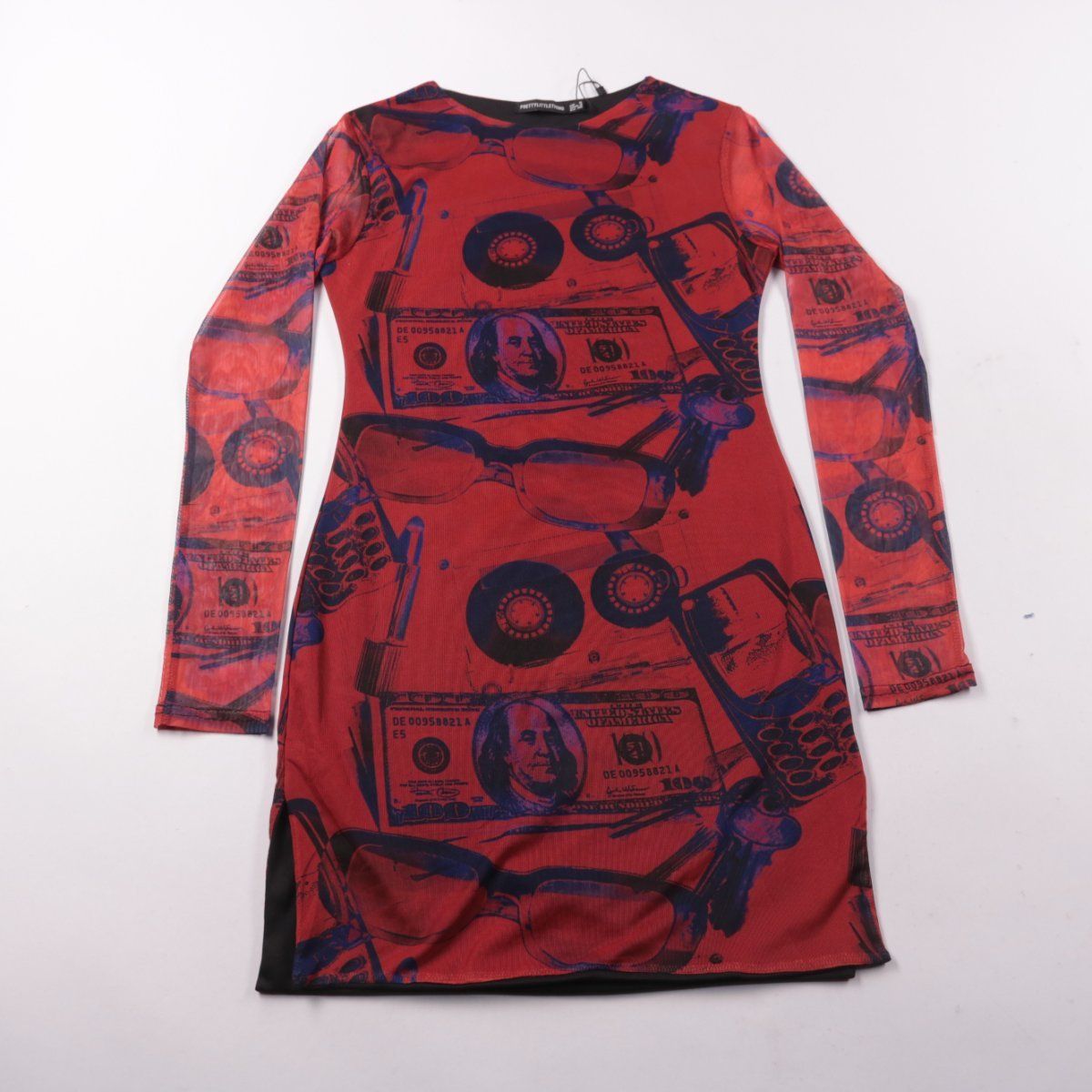 платье PrettyLittleThing