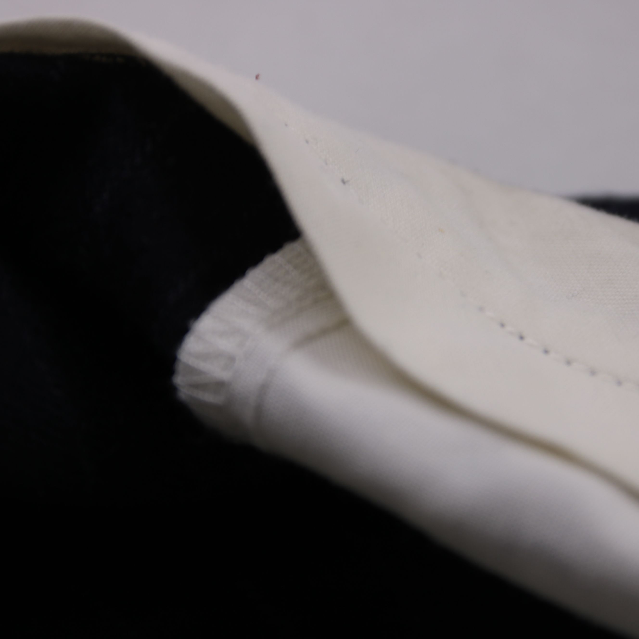 брюки не указано