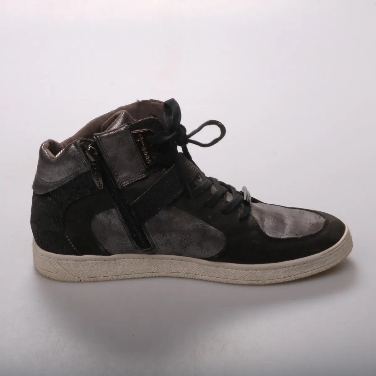 кроссовки Tamaris